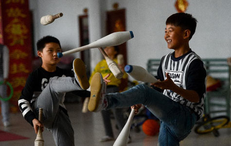 <em>8岁女孩</em>被虎咬伤脸皮和<em>头发</em>全被咬<em>掉</em>-新华网安