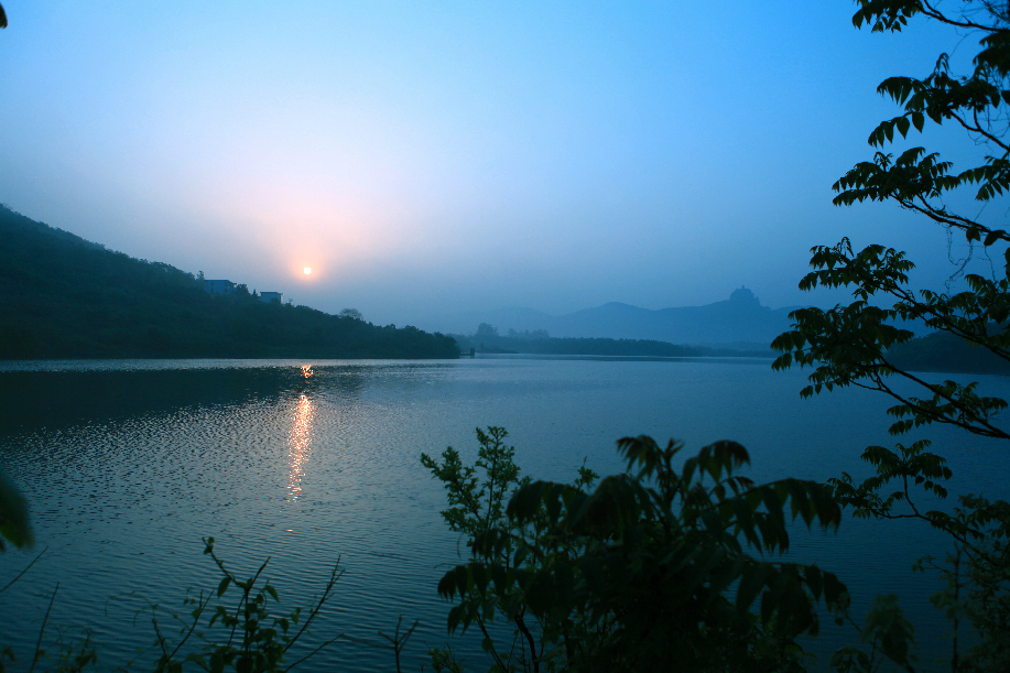 鸡笼山半月湖4a级旅游风景区1